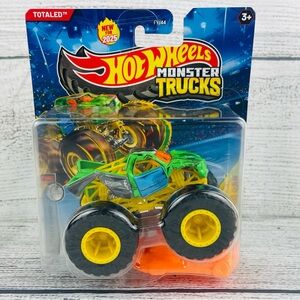 Hot Wheels Monster Trucks 1:64 Scaled Totaled Truck W/ Crushed Car - NEW